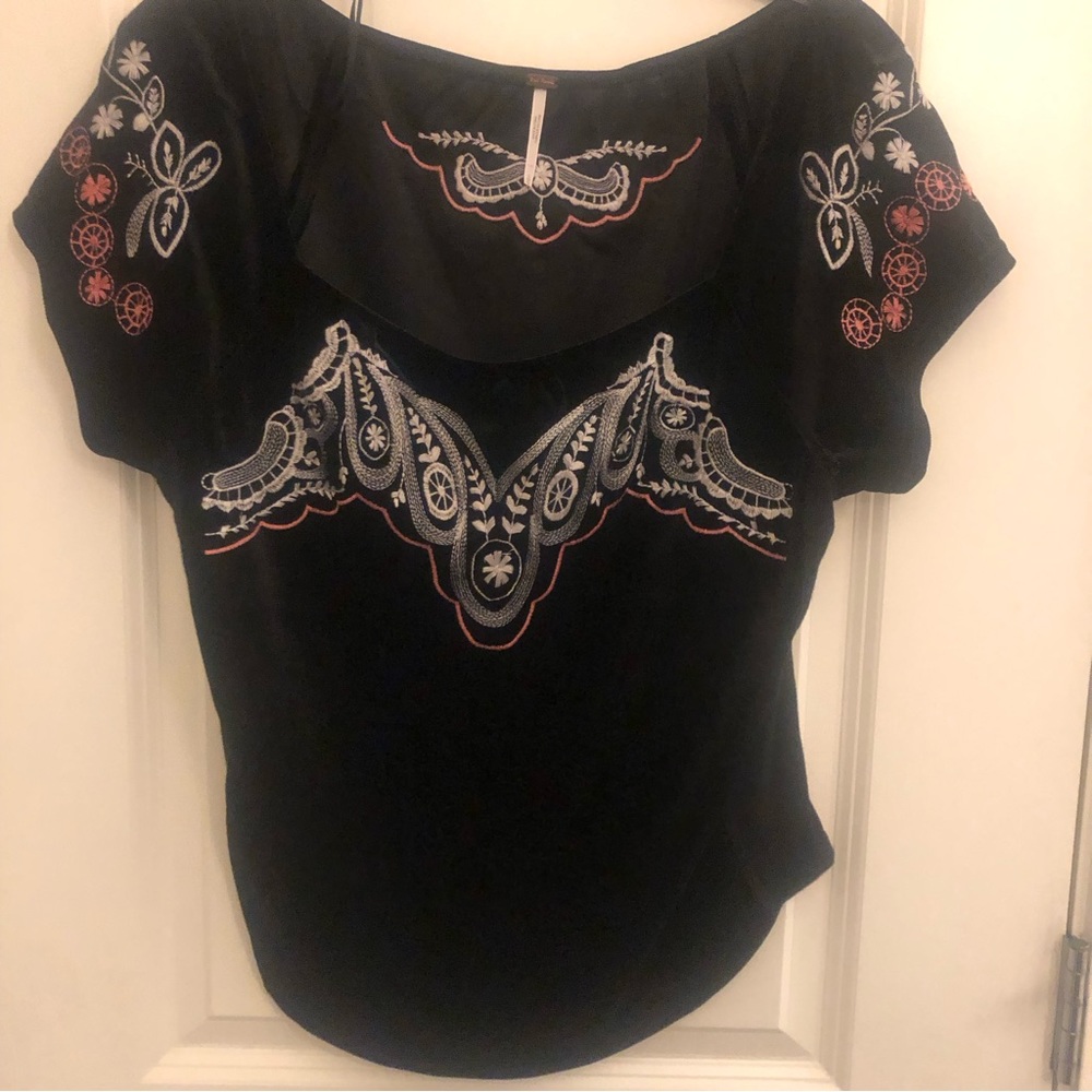 Free people women’s velvet, embroidered bohemian top new without tags size large